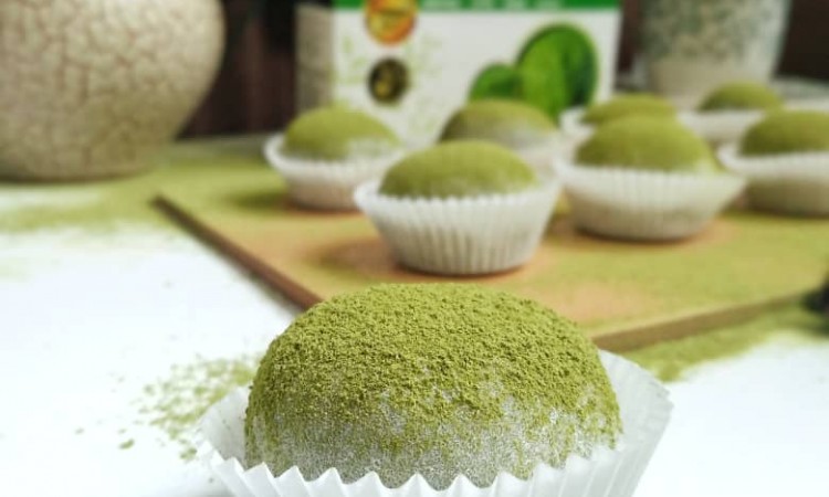 40. ROSIE’S ROSS MATCHA MOCHI WITH RED BEAN PASTE