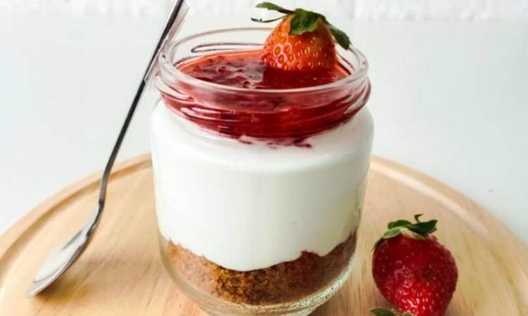 50. SNOW WHIP STRAWBERRY CHEESECAKE JAR